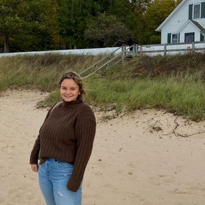 Meet your Posher, Tia